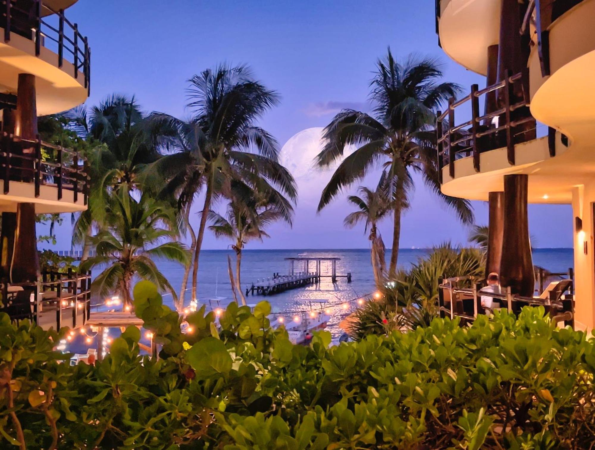 El Taj Oceanfront And Beachside Condo Hotel Плая-дель-Кармен Экстерьер фото